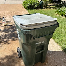 Top-Quality-Trash-Can-Cleaning-Service-in-Wentzville-Mo 2